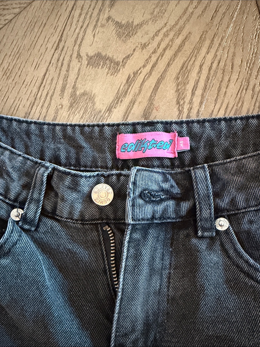 Edikted Petite Raelynn Washed Low Rise Jeans - Picture 3 of 4